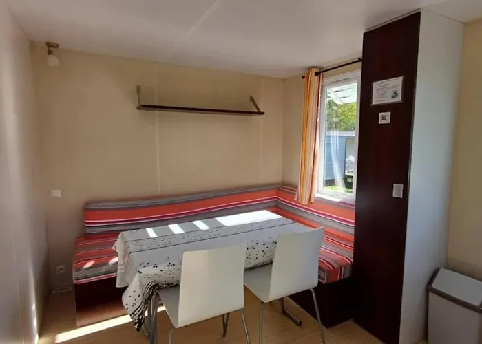 3 Etoiles - Piscine - Ccbadeg Kamp alanı *